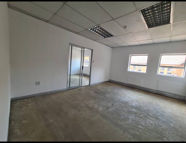 2,344M² OFFICE TO LET IN VORNA VALLEY